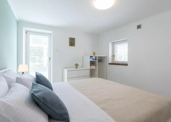 بيت للعطل House Potirna *