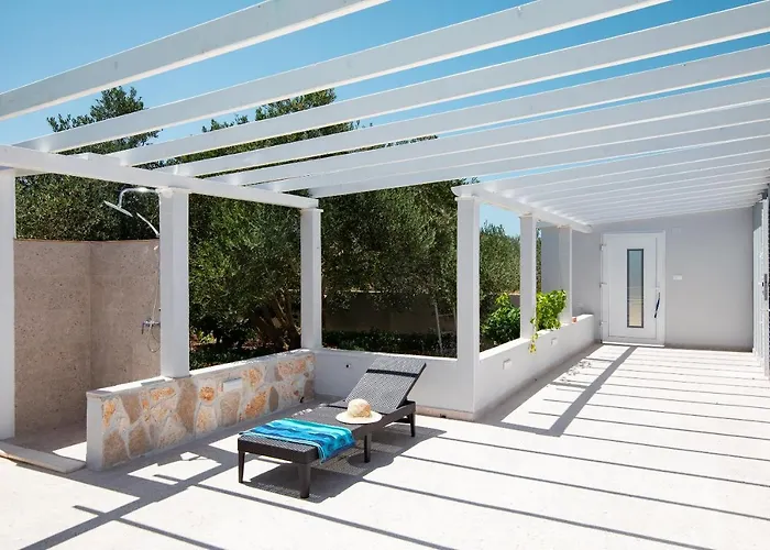 House Potirna بيت للعطل *