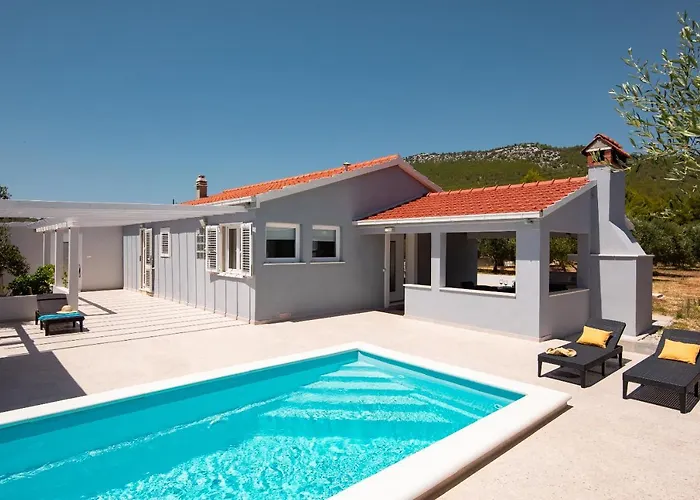 House Potirna بيت للعطل