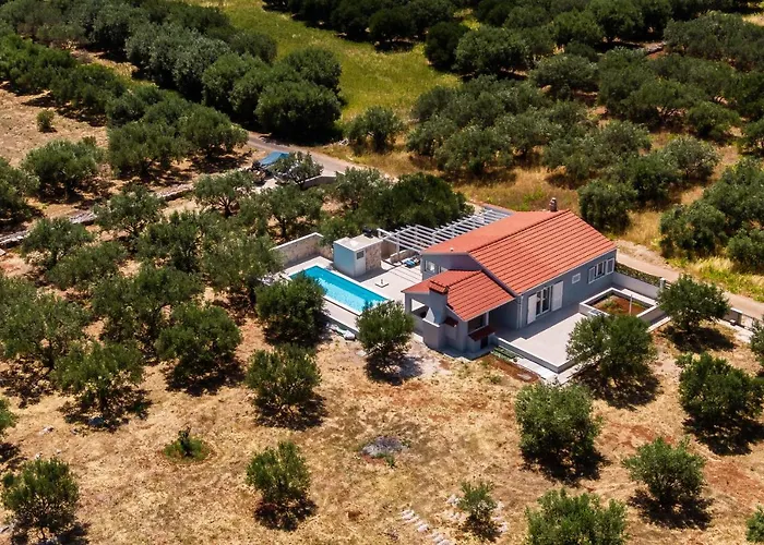 House Potirna بيت للعطل *