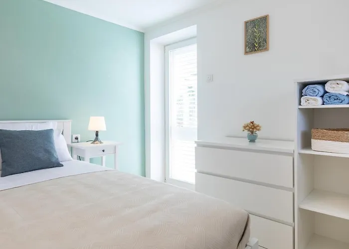 بيت للعطل House Potirna *