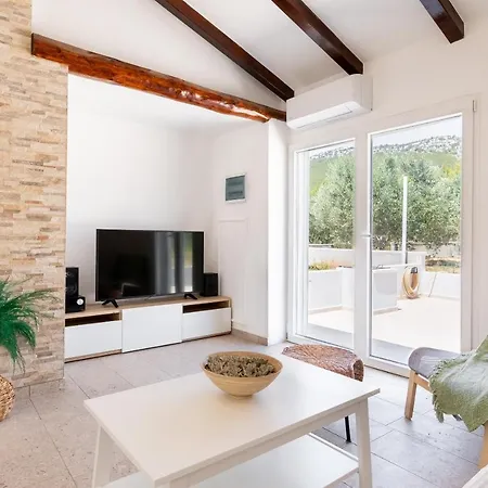 Holiday home House Potirna *