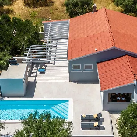 Ferienhaus House Potirna