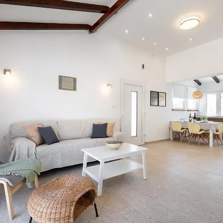 House Potirna *