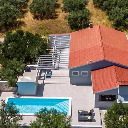 House Potirna Ferienhaus *