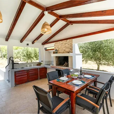 Vikendica House Potirna *
