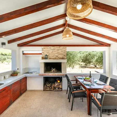 Ferienhaus House Potirna *