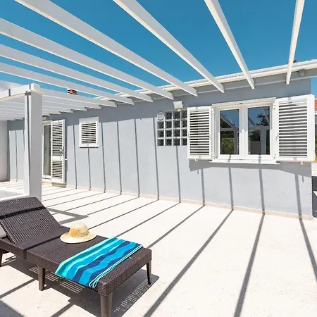 בית נופש House Potirna