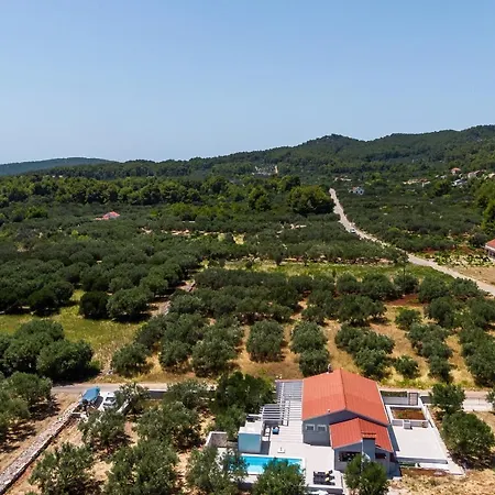 בית נופש House Potirna *