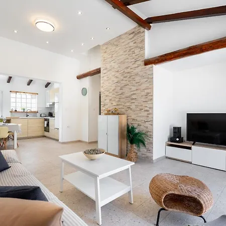 House Potirna בית נופש