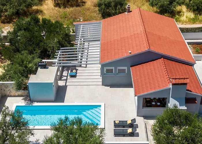 Nyaraló House Potirna