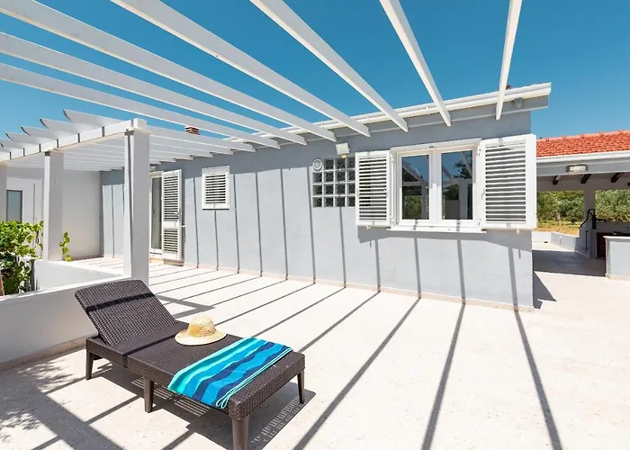 Tatil Evi House Potirna