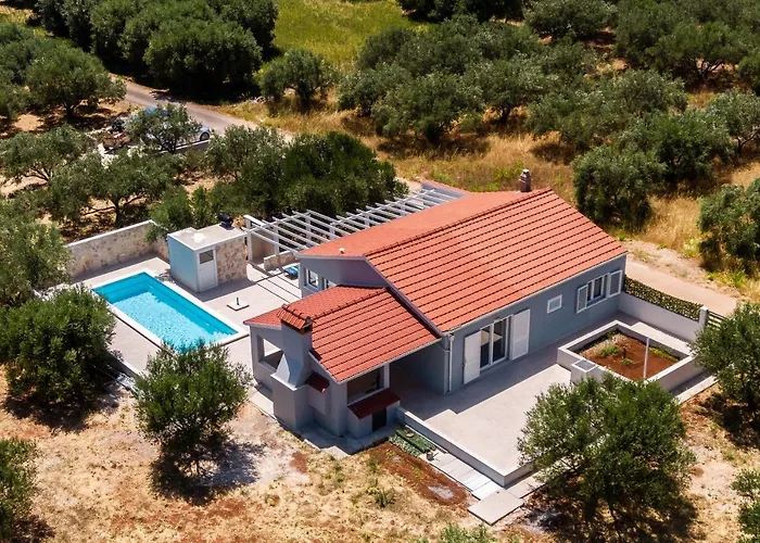 Nyaraló House Potirna